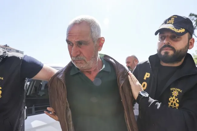SON DAKİKA… Saldırgan Selçuk Tengioğlu’nun yeni görüntüsü ortaya çıktı: Özgür Özel’i adım adım takip etmiş!
