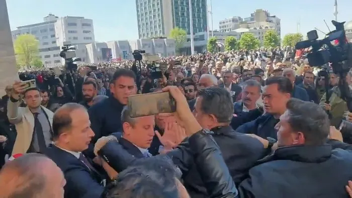 Saldırı sonrası Özgür Özel’den ilk açıklama: Kutuplaşmanın kimseye faydası yok