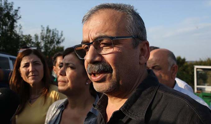 Sanat dünyasından Sırrı Süreyya’ya veda haberi