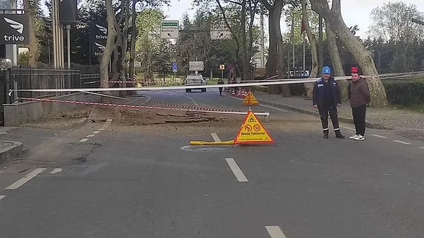 Sarıyer’de yolda çöktü: Yol trafiğe kapatıldı