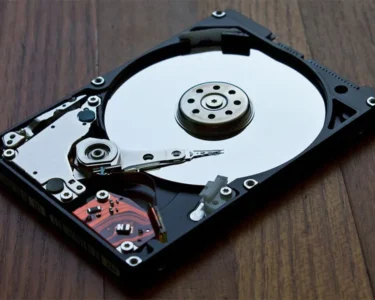 Seagate, 100 terabaytlık hard disk üzerinde çalışıyor.
