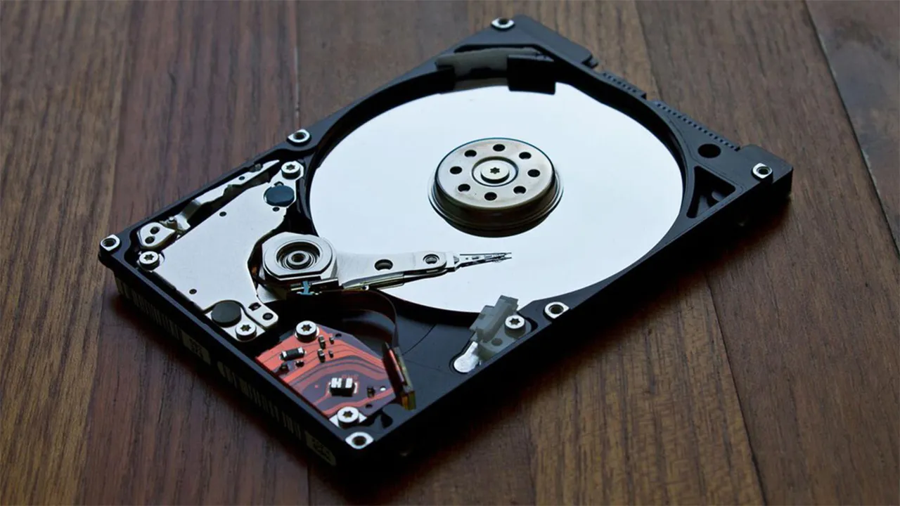 Seagate, 100 terabaytlık hard disk geliştiriyor!