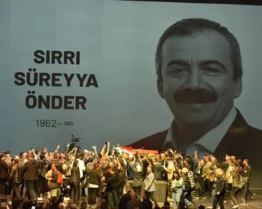 Sırrı Süreyya Önder için veda töreni: Ceren Önder Kandemir, babasını sevdiği türkü ile uğurladı
