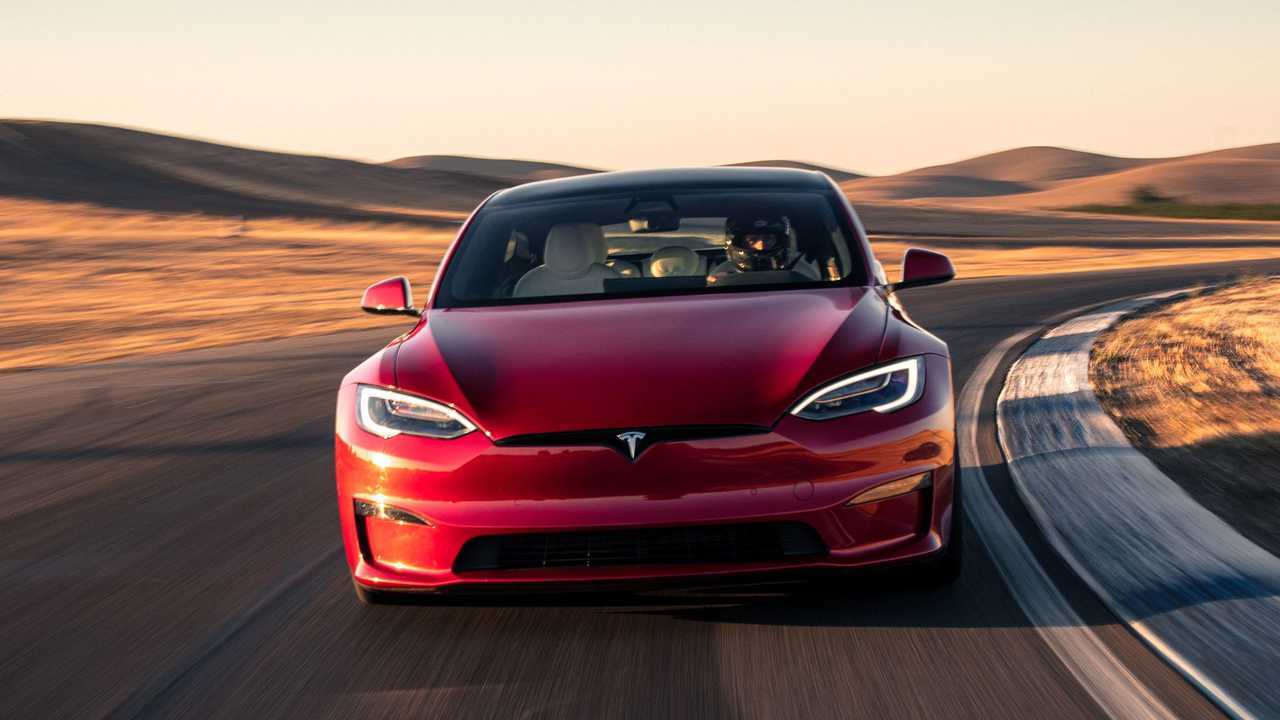 Tesla, servis şikayetlerini yapay zeka ile çözecek!
