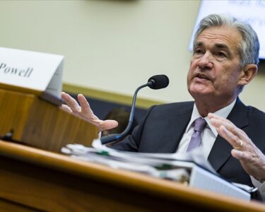 Powell'dan politika ayarı sinyali