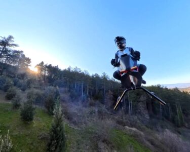 Uçan motosiklet Volonaut Airbike tanıtıldı!