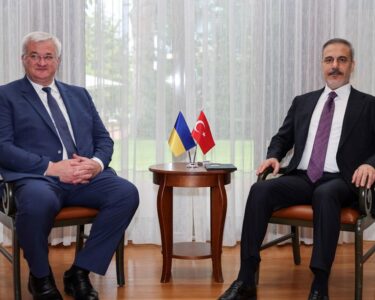 Ukrayna Dışişleri Bakanı Türkiye’de: “Putin, Zelenski’yle görüşmekten kaçınmamalı” - Son Dakika Dünya Haberleri