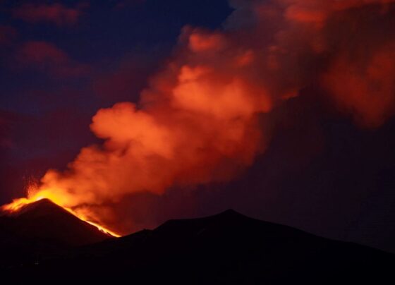 Volkanlar art arda patlıyor: Önce Kanlaon sonra Etna - Son Dakika Dünya Haberleri