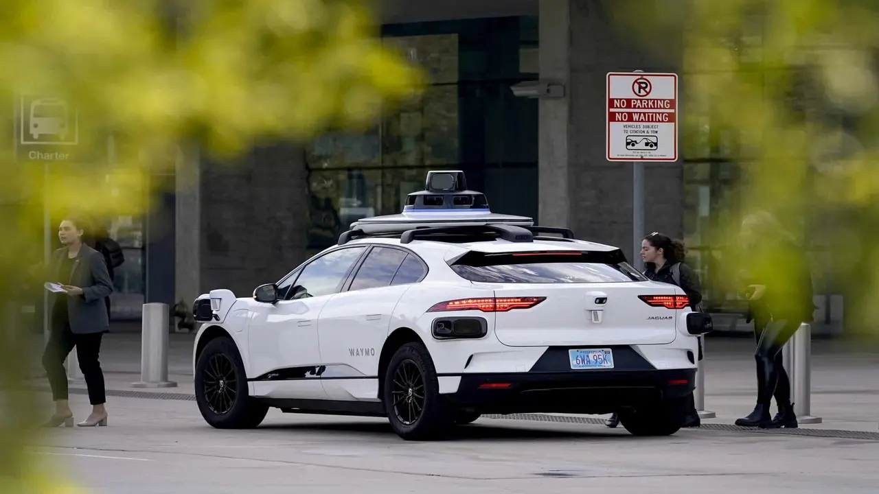 Waymo, filosuna binlerce yeni robotaksi ekliyor!
