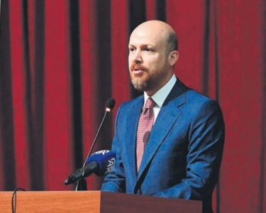 ‘Gençler siyasete ilgi göstermeli’ - Son Dakika Haberler
