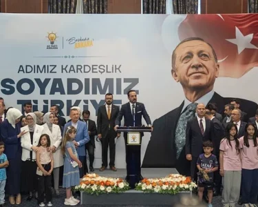 AK Parti teşkilatları Genel Merkez'de bayramlaştı