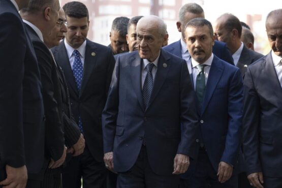 AA-20250606-38199210-38199201-MHP_GENEL_BASKANI_BAHCELI_ALPARSLAN_TURKESIN_KABRINI_ZIYARET_ETTI