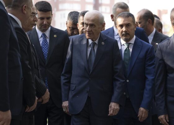 AA-20250606-38199210-38199201-MHP_GENEL_BASKANI_BAHCELI_ALPARSLAN_TURKESIN_KABRINI_ZIYARET_ETTI
