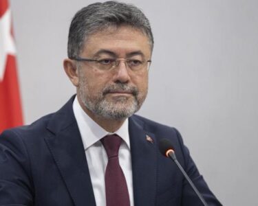Bakan Yumaklı’dan bayram öncesi gıda denetimi sürprizi: Şoför lazım dediler, ben de geldim