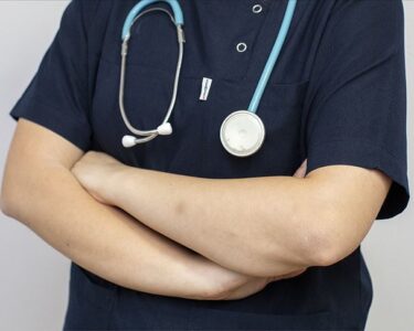 Doktorlar, Yunanistan'dan kaçıyor!