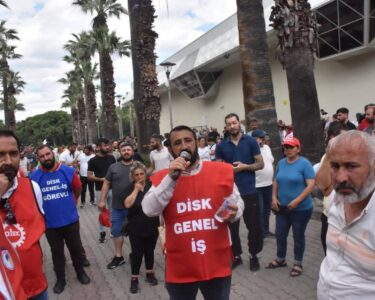 İzmir'de grevin 4'üncü günü... Çöp yığınları büyüyor haberi