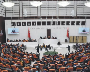 Meclis, başkanvekilleriyle idare amirlerini seçecek