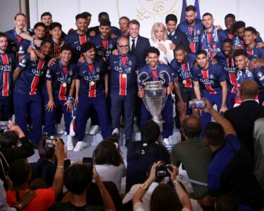 PSG kupayı Macron'a götürdü
