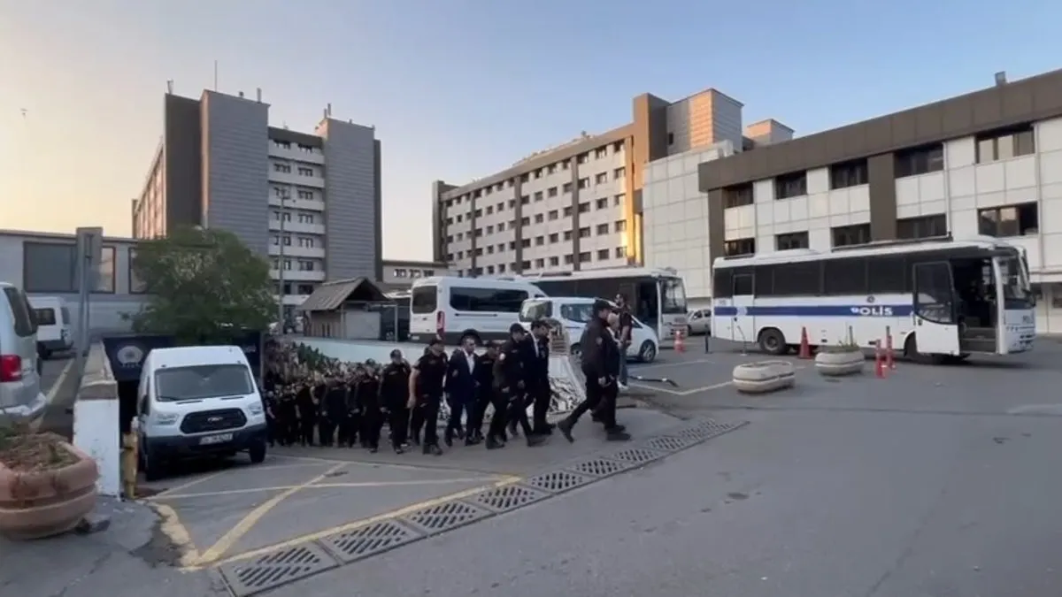 SON DAKİKA | Belediyelere operasyonda yeni gelişmesi… Adliyeye sevk edildiler