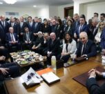 Babacan, Davutoğlu, Erbakan, DEM Parti, MHP, İYİ Parti, BBP... İşte Meclis teki olay olan fotoğrafın hikayesi 1