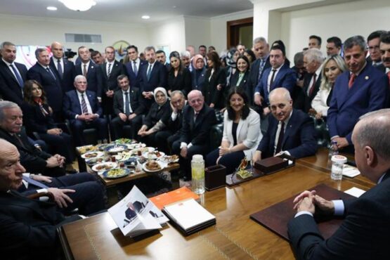 Babacan, Davutoğlu, Erbakan, DEM Parti, MHP, İYİ Parti, BBP... İşte Meclis teki olay olan fotoğrafın hikayesi 1