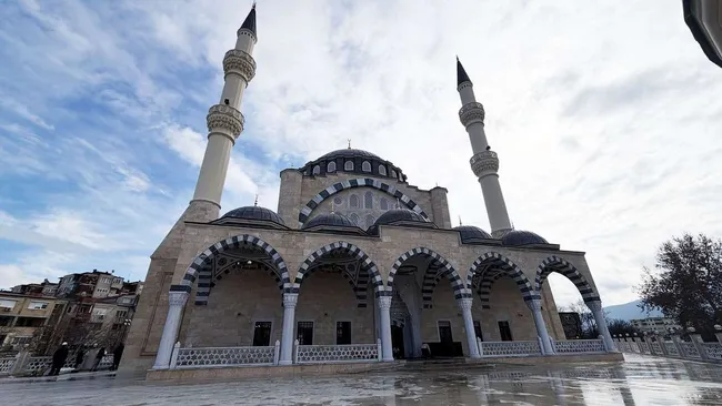 Bilal Erdoğan, Üsküp’te müjdeyi verdi: “Dev cami projesinde sona gelindi”