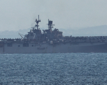 ABD İran'a asker mi çıkaracak? 3 bin 500 askeri taşıyan hücum gemisi Orta Doğu'da