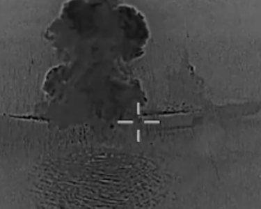 ABD ordusu, İran'ın İHA gemisini vurdu