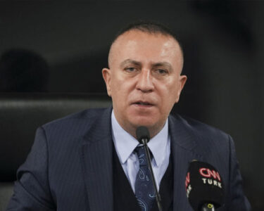 MHP Genel Başkan Yardımcısı İzzet Ulvi Yönter istifa etti