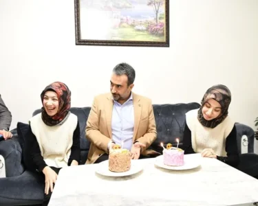 Ankara’da gönül seferberliği: Tuğba ve Tuğçe’nin umre hayali gerçek oluyor!