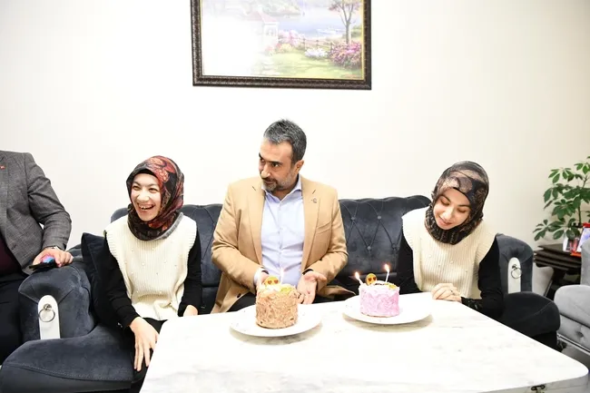 Ankara’da gönül seferberliği: Tuğba ve Tuğçe’nin umre hayali gerçek oluyor!