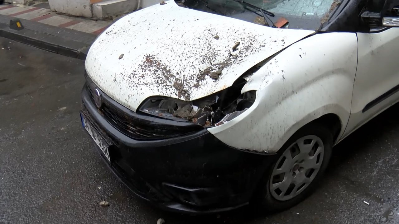 Bağcılar’da apartmanın çatısı çöktü haberi