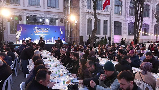 Bakan Işıkhan, Sağlık Bilimleri Üniversitesi öğrencileriyle iftarda buluştu