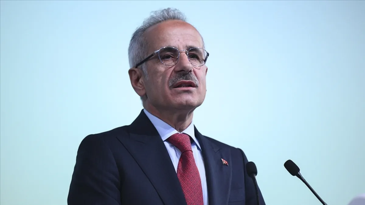 Bakan Uraloğlu açıkladı: Hürmüz Boğazı’nda 15 tane Türk sahipli gemi var. İrtibat halindeyiz