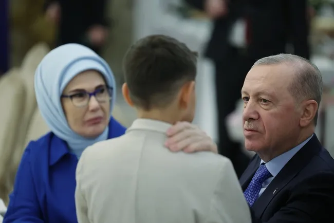 Başkan Erdoğan devlet himayesindeki çocuklarla iftarda buluştu