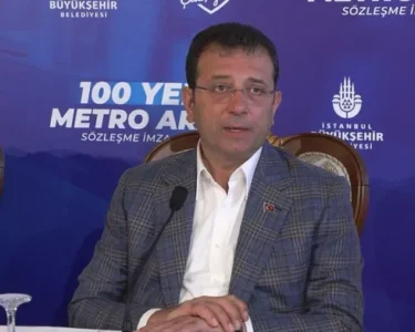 Ekrem İmamoğlu’ndan kürsü provokatörlüğü! Seninle de görüşeceğiz Savcı Bey! Parmak salladı, tehditler savurdu...