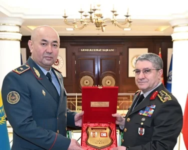 Genelkurmay Başkanı Bayraktaroğlu, Kazakistan Kara Kuvvetleri Komutanı Tuğgeneral Kuchekbayev'i kabul etti