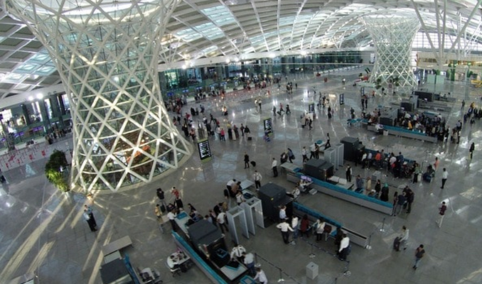 İzmir Adnan Menderes Havalimanı’nda uçuşlar durduruldu