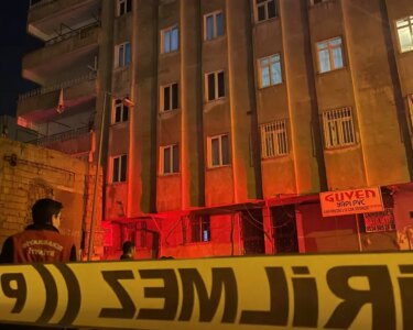 Kolonlarından ses geldi, 8 katlı bina boşaltıldı