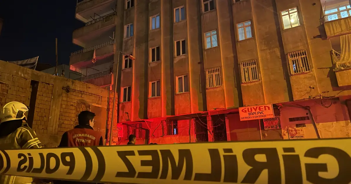 Kolonlarından ses geldi, 8 katlı bina boşaltıldı