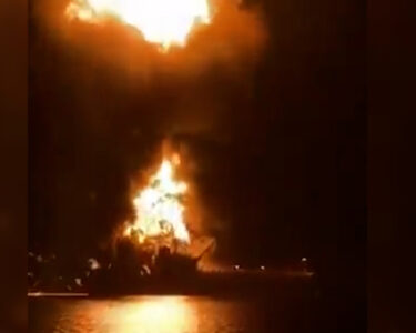 Basra açıklarında saldırıya uğrayan tankerlerden denizciler kurtarıldı