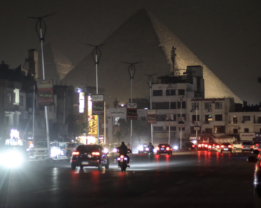 Savaş tasarrufu! Mısır karanlığa büründü