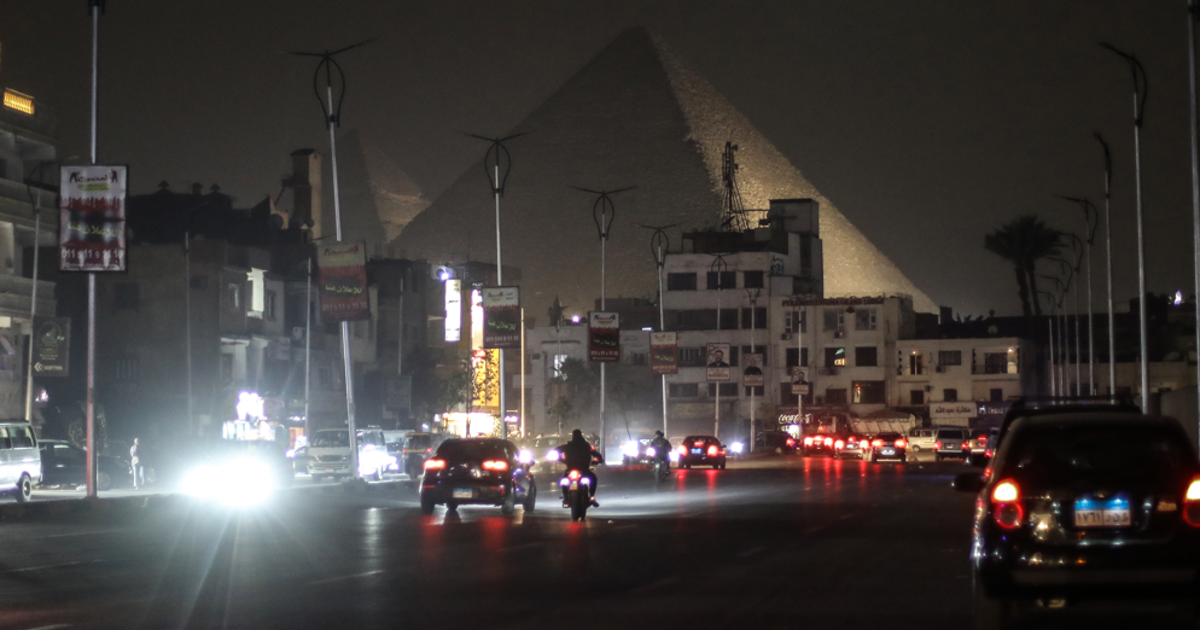 Savaş tasarrufu! Mısır karanlığa büründü