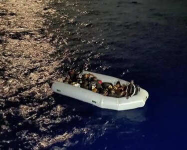 Yunanistan açıklarında 6 gün denizde kaldılar. Hayatını kaybeden 22 göçmen denize atıldı