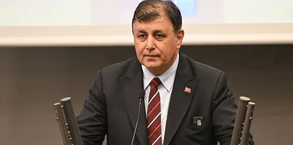 AK Partili Bursalı’dan Başkan Tugay’a eleştiri yağmuru: İzmir sizden yönlendirme değil yönetim bekliyor