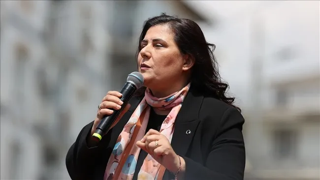 AK Parti’li Sarıbaş’tan CHP lideri Özel’e: Başkanımızın topuk sesleri sizleri ürkütmüş…