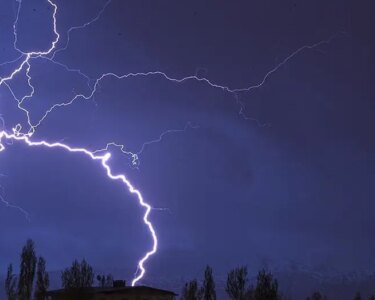 Bangladeş'te yıldırımlar 14 kişiyi öldürdü