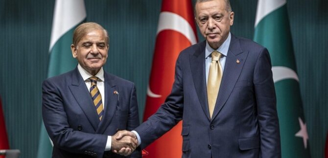 Cumhurbaşkanı Erdoğan, Pakistan Başbakanı Şerif le ABD-İran ateşkesini görüştü 1