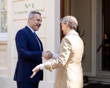 Dışişleri Bakanı Fidan resmi görüşmeler için İngiltere’de 1