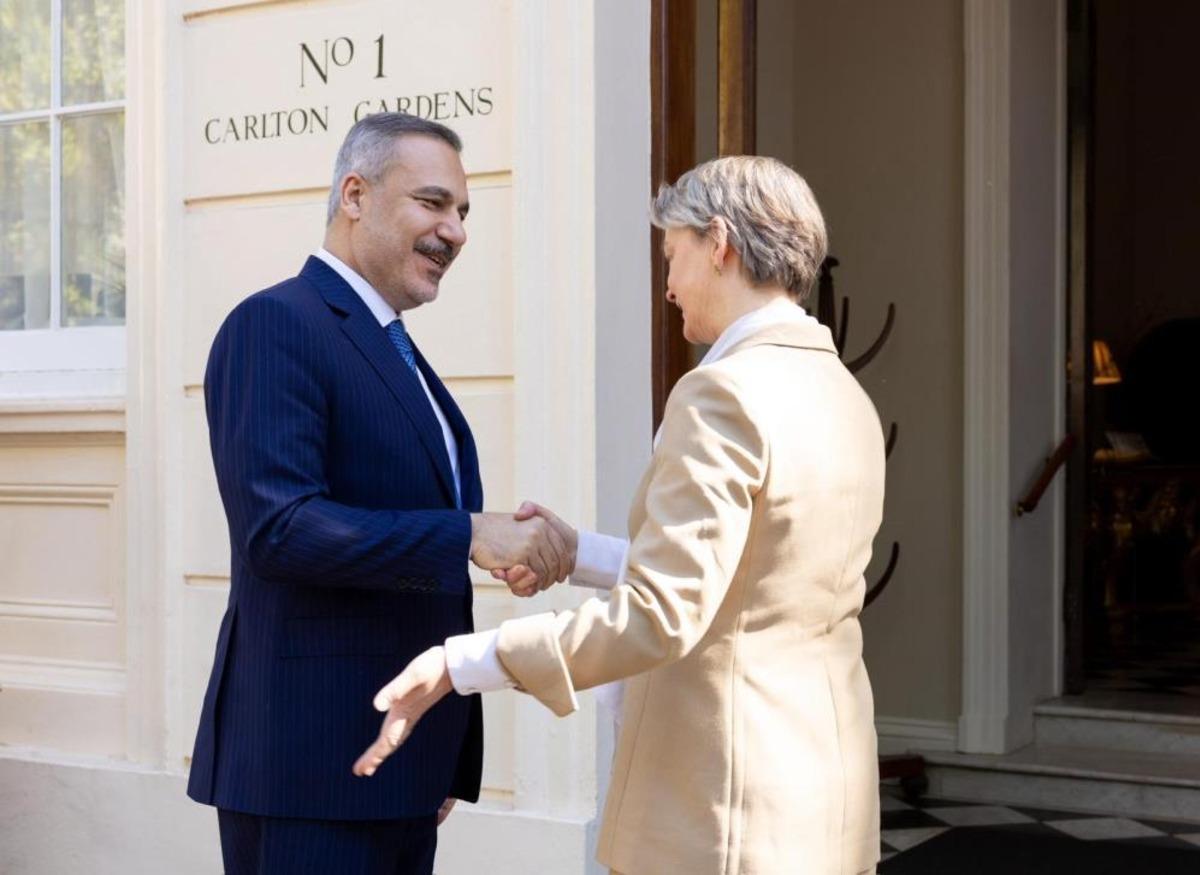 Dışişleri Bakanı Fidan resmi görüşmeler için İngiltere’de